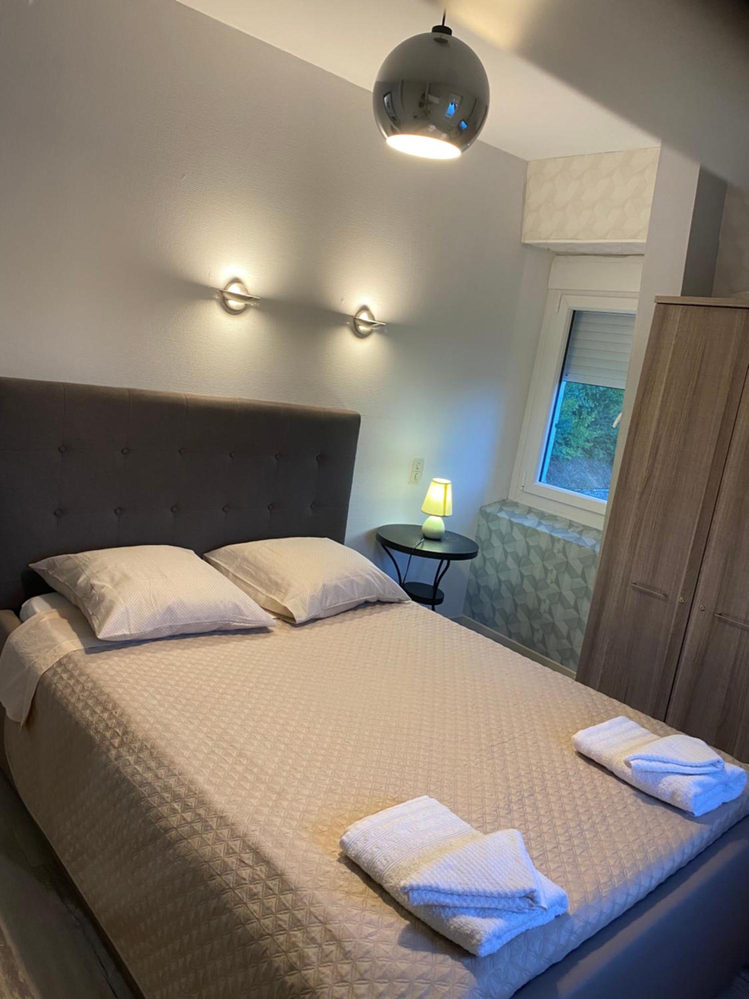 Apartamento La Casa Du Port, Chambres, Privee, Avec Vue Sur La Riviere *